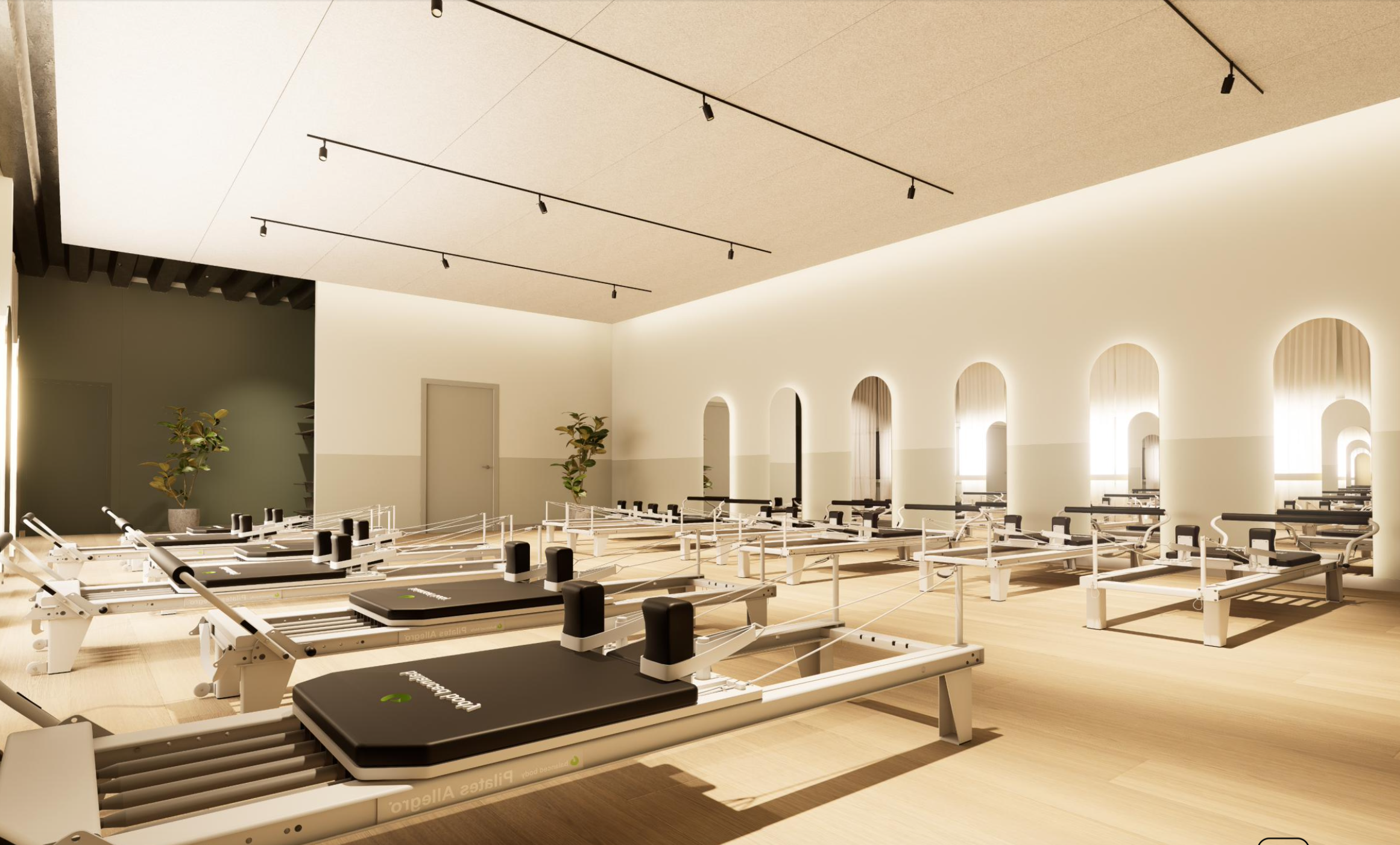 Reformer-studio bij SMART Fit met houten vloer en boogspiegels
